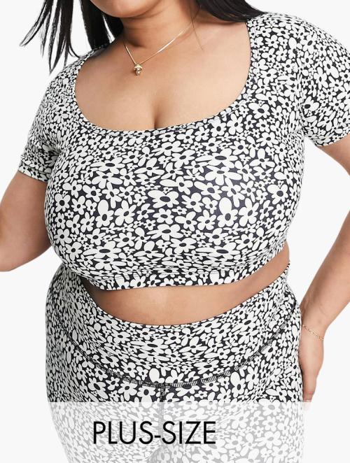 Daisy Street Daisy Street Plus Active daisy print crop top in black and cream - BLACK